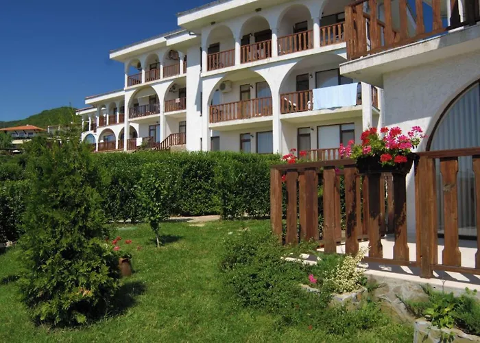 Отель Breeze Complex 4*