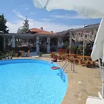 Хотел Breeze Complex