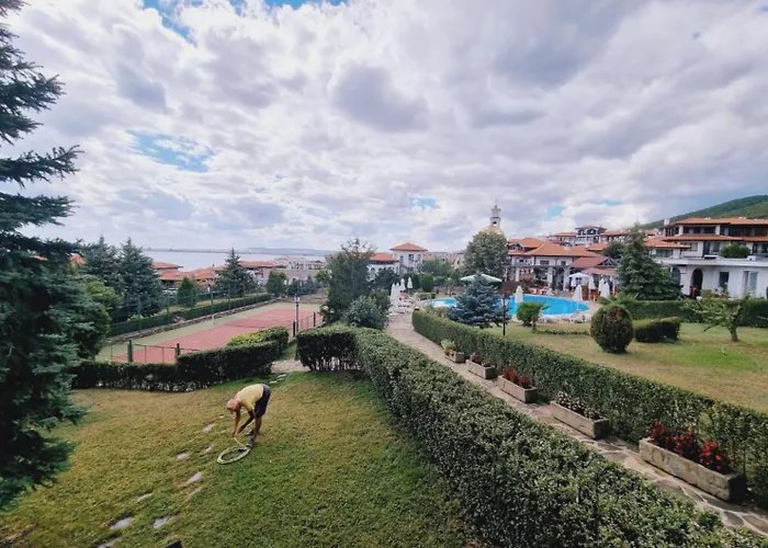 Отель Breeze Complex